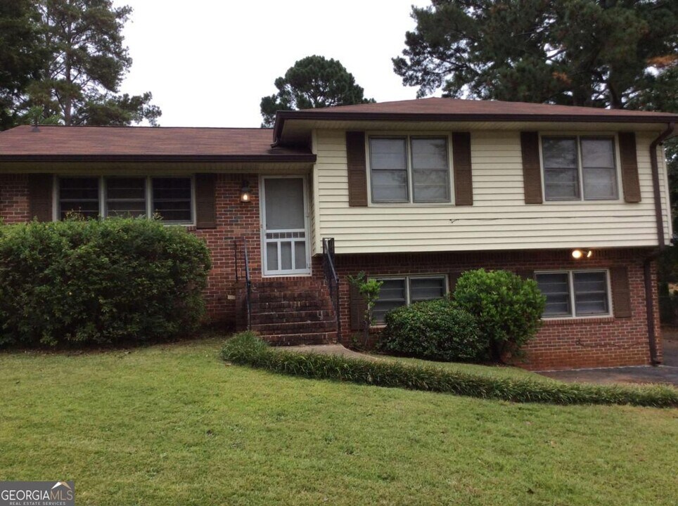 209 Decatur Rd in Mcdonough, GA - Building Photo