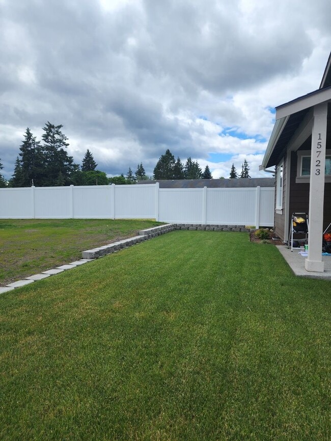 15723 View Dr Ct SE in Yelm, WA - Building Photo - Building Photo