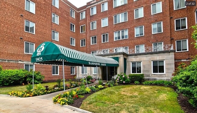 19425 Van Aken Blvd, Unit 410 in Shaker Heights, OH - Building Photo - Building Photo