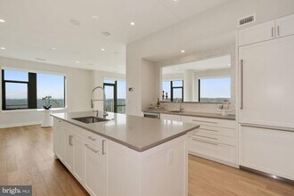 4960 Fairmont Ave-Unit -PH3 in Bethesda, MD - Building Photo - Building Photo