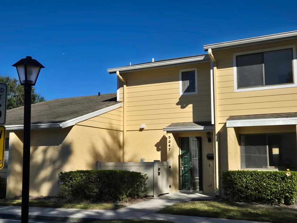 5347 Emerald Isle Dr in Orlando, FL - Building Photo