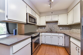 27 S Waiola Ave in La Grange, IL - Building Photo - Building Photo