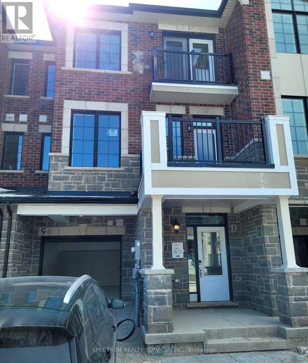 94 Ennerdale St in Barrie, ON - Building Photo