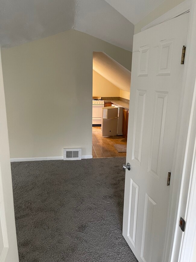 127 College Pl - Utilities Included