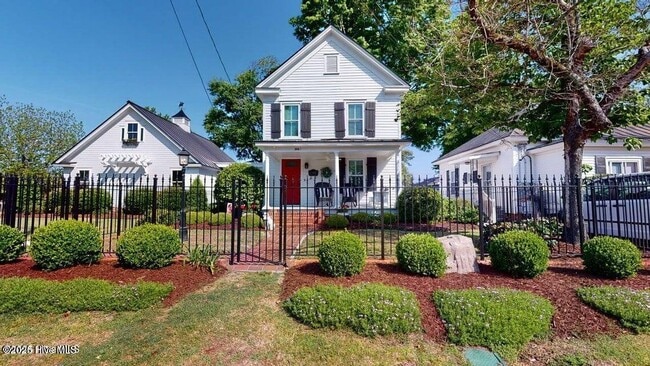 305 Anne St