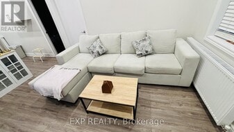 3289 Lake Shore Blvd W in Toronto, ON - Building Photo