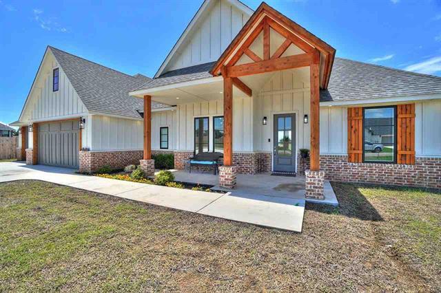 1015 Greenview Dr in Elgin, OK - Building Photo - Building Photo