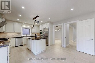 8 Elliotwood Ct in Toronto, ON - Building Photo - Building Photo