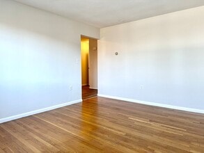 206 High St, Unit 1 in Waltham, MA - Building Photo - Building Photo