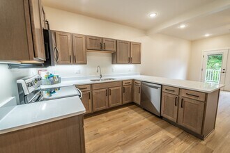 116 Eiche Dr in Slinger, WI - Building Photo - Building Photo