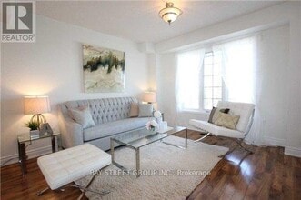 407 Hollandview Trail in Aurora, ON - Building Photo - Building Photo