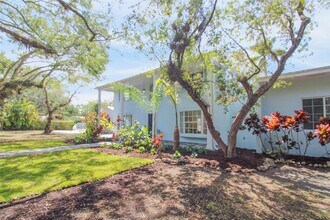 6900 SW 104th St in Pinecrest, FL - Building Photo - Building Photo