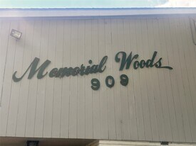 909 Silber Rd in Houston, TX - Building Photo