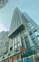 8 Wellesley St W in Toronto, ON - Building Photo
