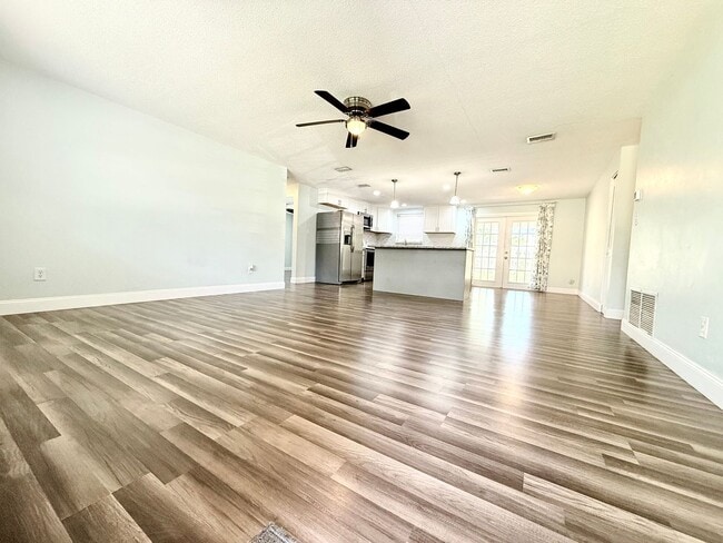 1529 Culverhouse Dr in Daytona Beach, FL - Building Photo - Building Photo