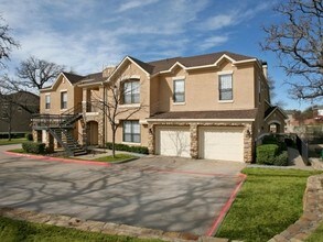 Villas of Vista Ridge in Lewisville, TX - Foto de edificio - Building Photo