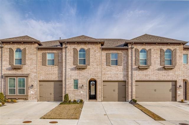 property at 1118 Queensdown Wy