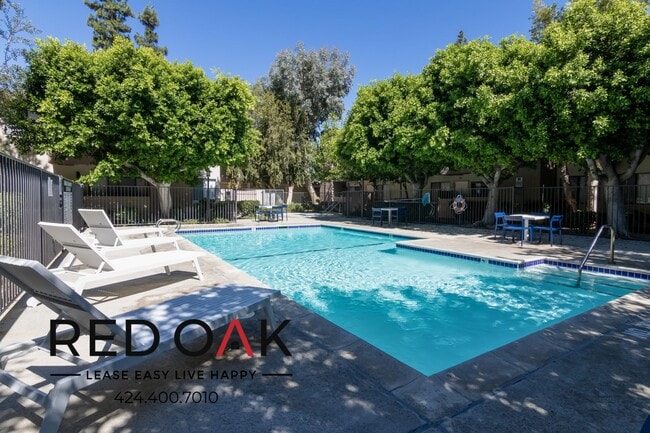7810 Topanga Canyon Blvd in Canoga Park, CA - Building Photo - Building Photo