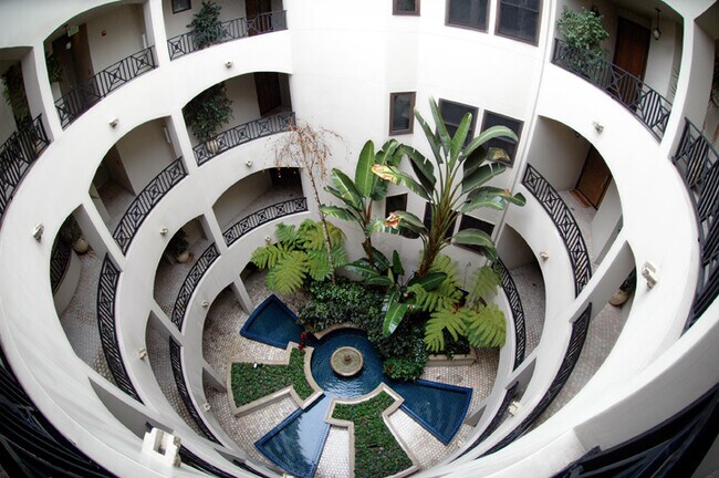 10305 Almayo Ave, Unit 202 in Los Angeles, CA - Building Photo - Building Photo