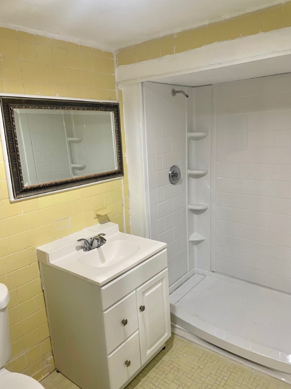 1077 Martinstein Ave in Bay Shore, NY - Building Photo - Building Photo