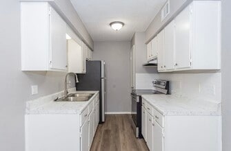 Oak Haven Apartments in Wharton, TX - Building Photo - Building Photo