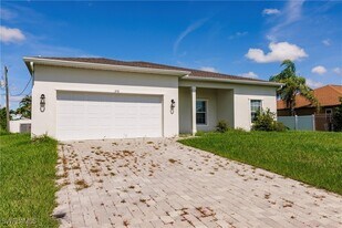 870 Columbia St in Port Charlotte, FL - Building Photo