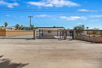 32300 Shadow Mountain Ln in Thousand Palms, CA - Building Photo - Building Photo