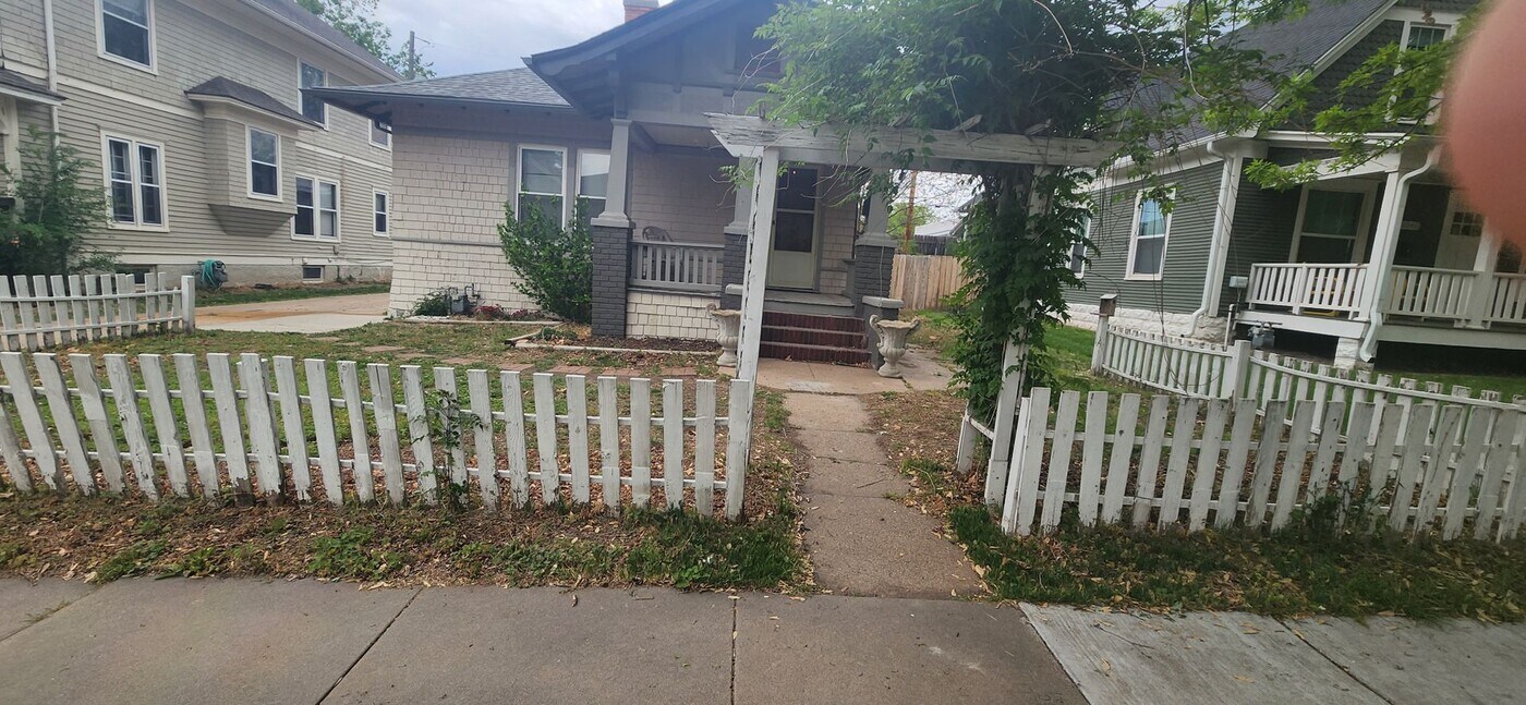 3336 E Oakland Ave in Wichita, KS - Building Photo