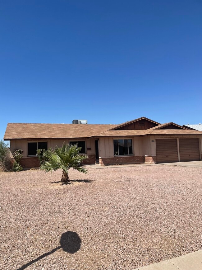 property at 2006 E Duke Dr