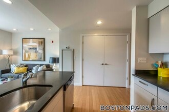 601 Albany St in Boston, MA - Building Photo - Building Photo