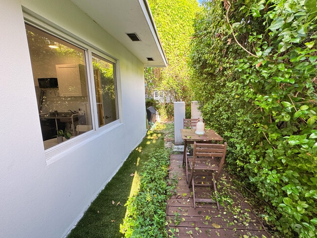 400 NE 110th Ter, Unit A in Miami, FL - Foto de edificio - Building Photo