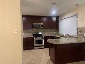 16618 Oxnard Ln in Friendswood, TX - Building Photo - Building Photo