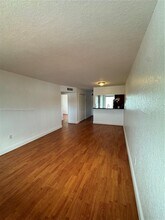 427 Santander Ave, Unit 405 in Coral Gables, FL - Building Photo - Building Photo