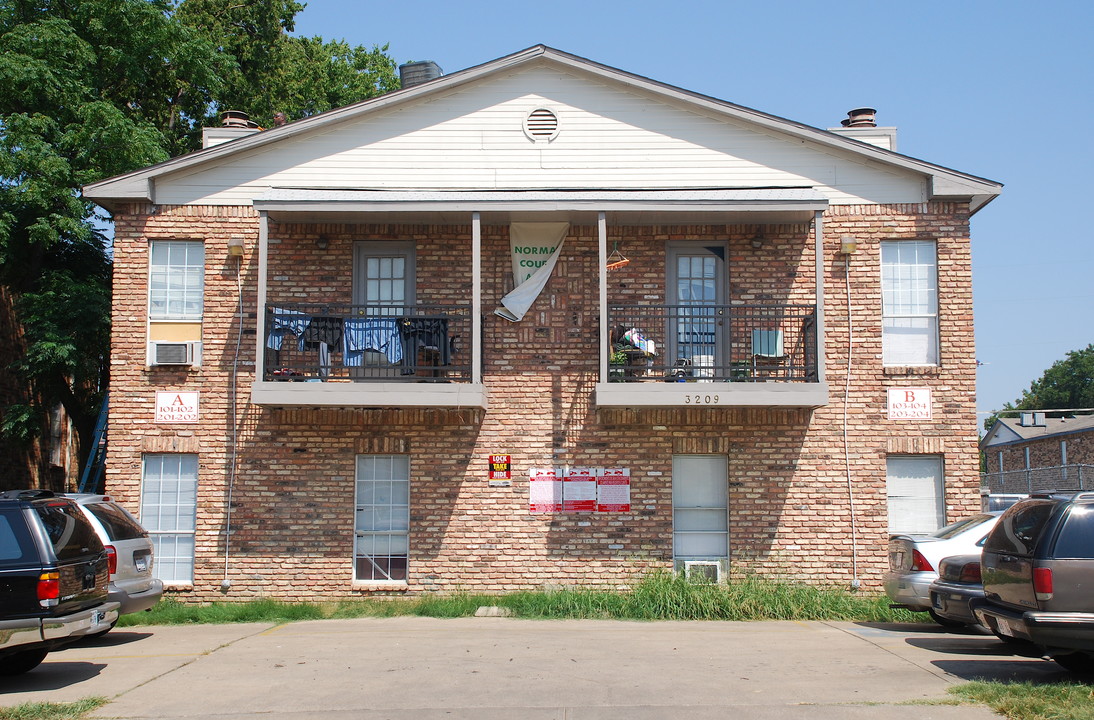 Santa Fe Garden Apartments in Dallas, TX - Foto de edificio