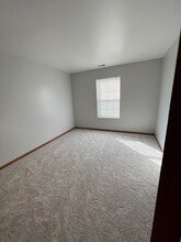 1470 Millbrook Dr in Algonquin, IL - Foto de edificio - Building Photo