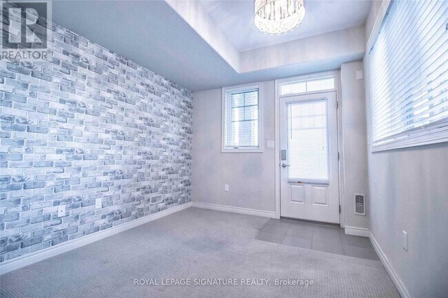 225 Westbank Trail in Hamilton, ON - Building Photo - Building Photo