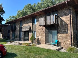 2125 Camelot Court in Appleton, WI - Building Photo