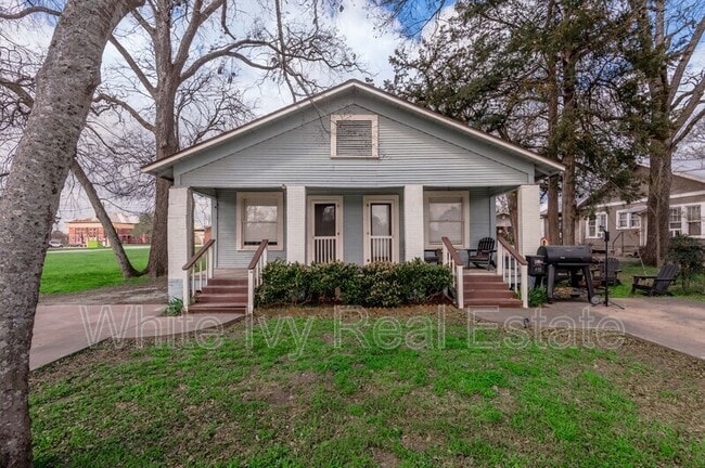 254 S Railroad St in Trinity, TX - Foto de edificio - Building Photo