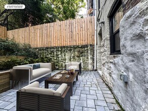 323 E 93rd St in New York, NY - Building Photo - Building Photo