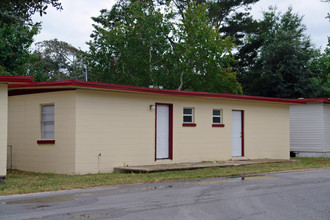 Redwood Apartments in Niceville, FL - Foto de edificio - Building Photo