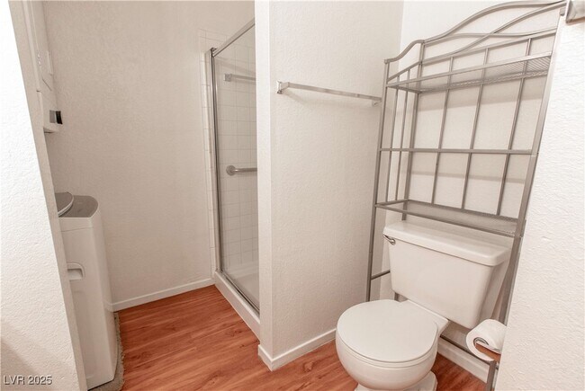 6859 Tamarus St