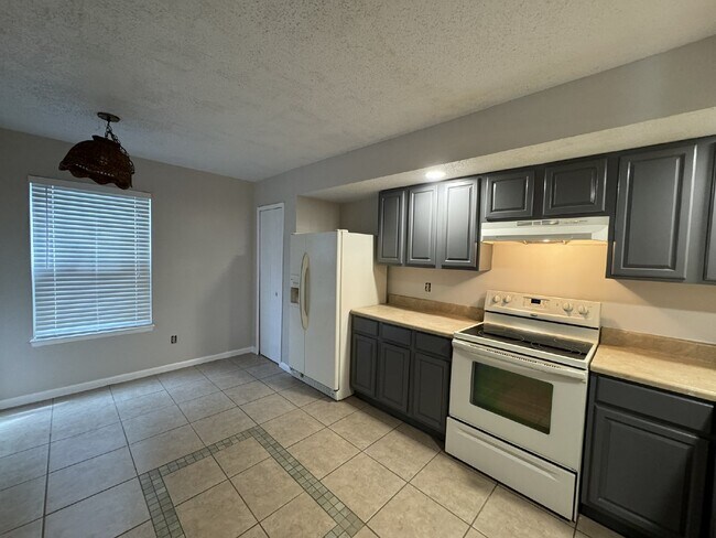 7818 Aquarius Cir S in Jacksonville, FL - Foto de edificio - Building Photo