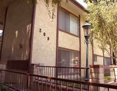 209 Violet Ave in Monrovia, CA - Building Photo