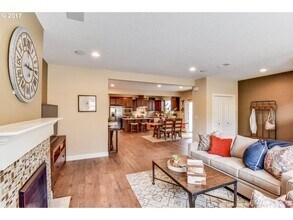 3769 SE McKenzie Ave in Hillsboro, OR - Foto de edificio - Building Photo