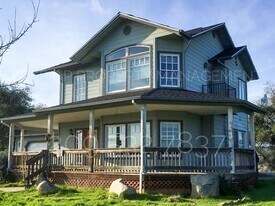 17300 Yosemite Rd in Sonora, CA - Building Photo