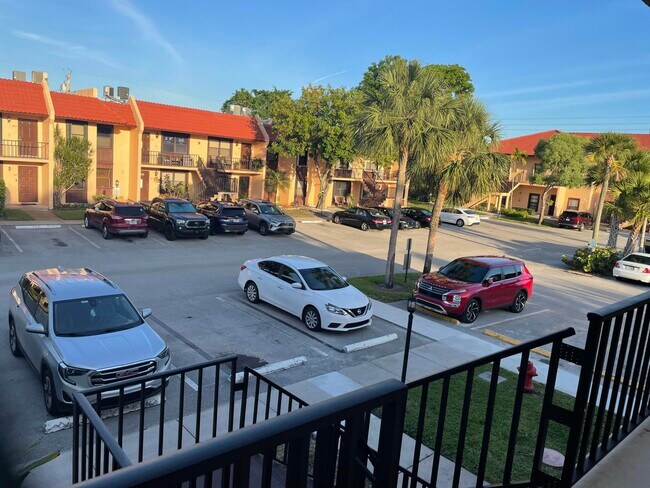 property at 5975 Forest Hill Blvd