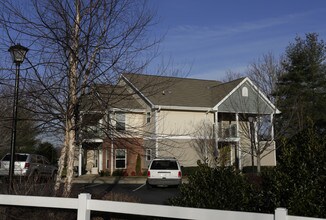 Highland View in Hendersonville, NC - Foto de edificio - Building Photo