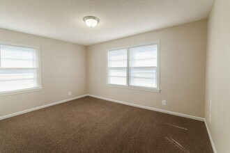 1002 N Parkwood Ln in Wichita, KS - Building Photo - Building Photo