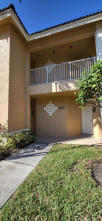 8332 Mulligan Cir in Port St. Lucie, FL - Building Photo