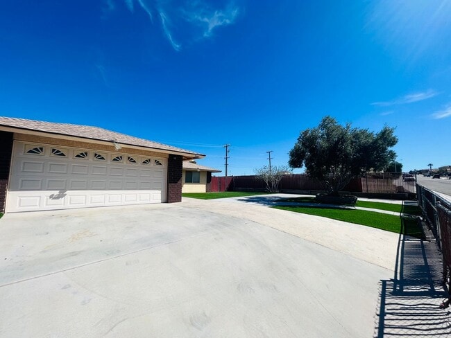 2081 Diamond Ave in Barstow, CA - Building Photo - Building Photo